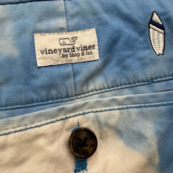 Vineyard Vines Size 34 Embroidered Surfboard Ocean Sky Tie Dye Blue Shorts - Picture 4 of 6